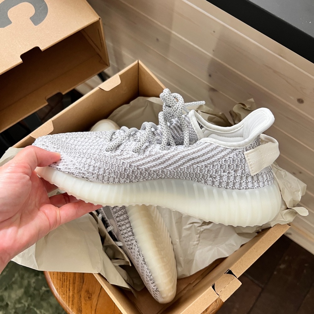 ✨NEW✨Adidas Yeezy Boost 350 v2